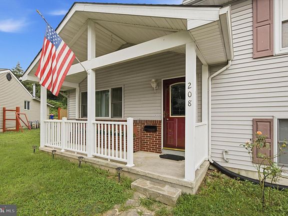 2nd image of 208 Devon Ct