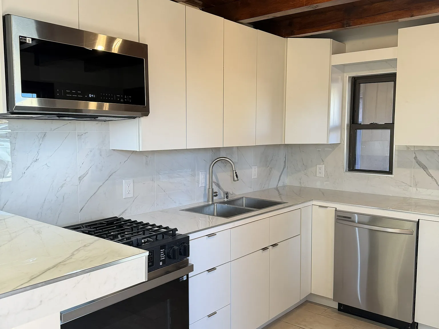 3 bed, 2046 sqft, $3,600 — Photo 4
