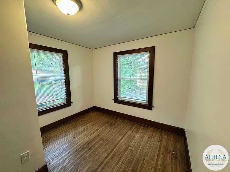413 N Frederick St — Photo 7