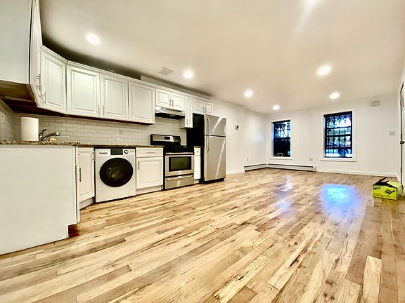 2nd image of 420 Kosciuszko St APT 1