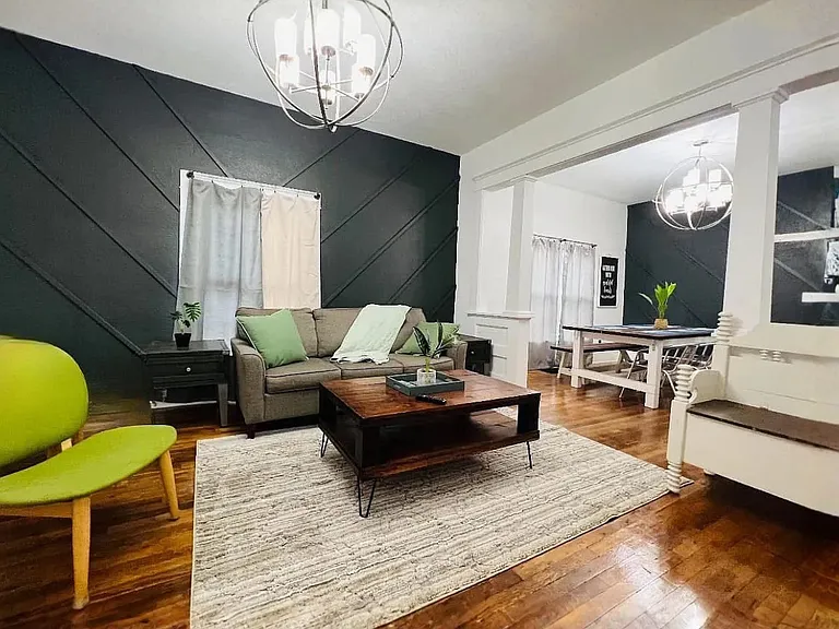 233 S Vine St — Photo 3