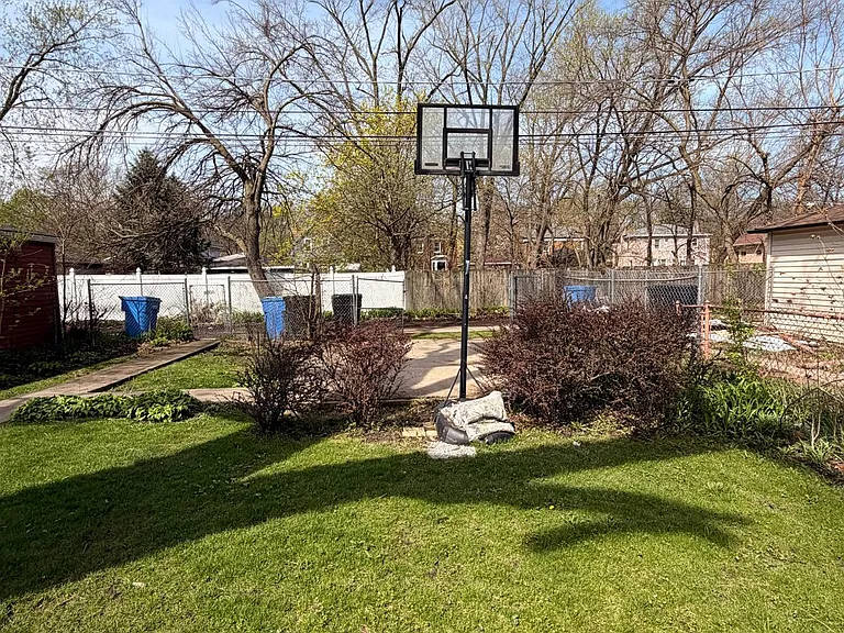 11634 S Hale Ave — Photo 2