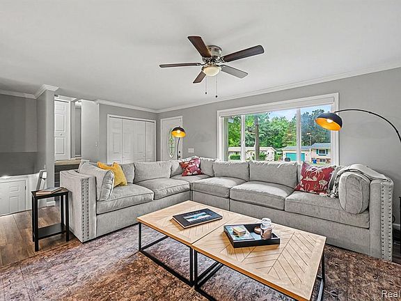 5th image of 2104 Highfield Rd