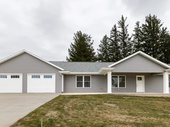 860 Sunshine St, Holy Cross, IA 52053