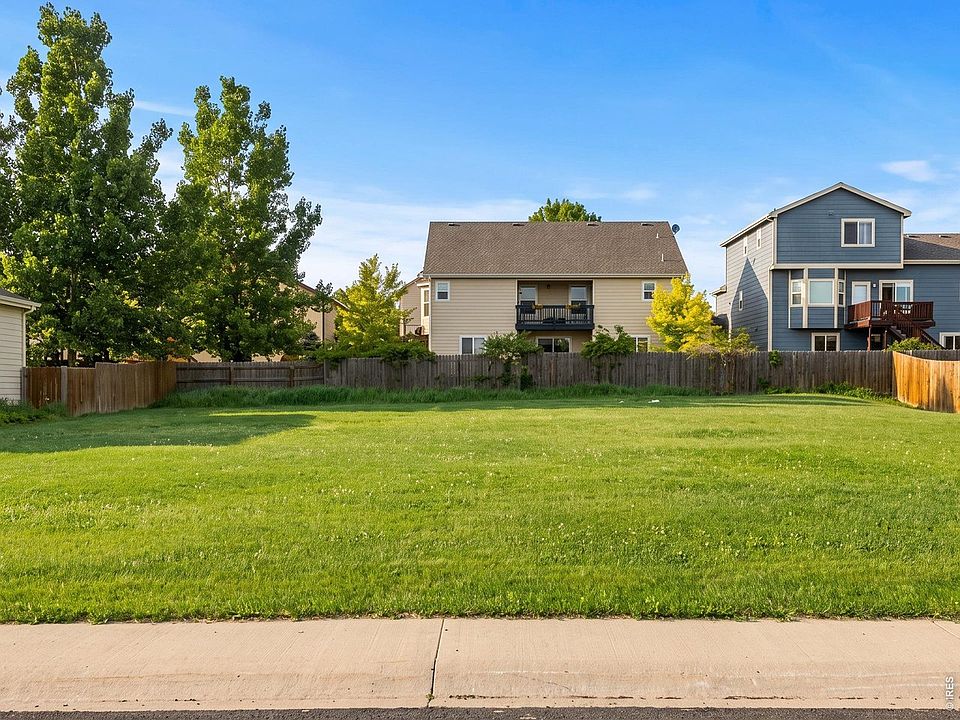 1st image of 833 Cliffrose Way