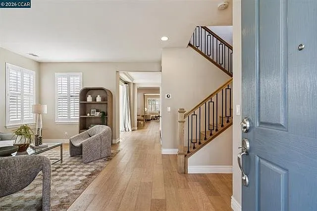 3 bed, 2.5 bath, 2457 sqft, $5,300 — Photo 3