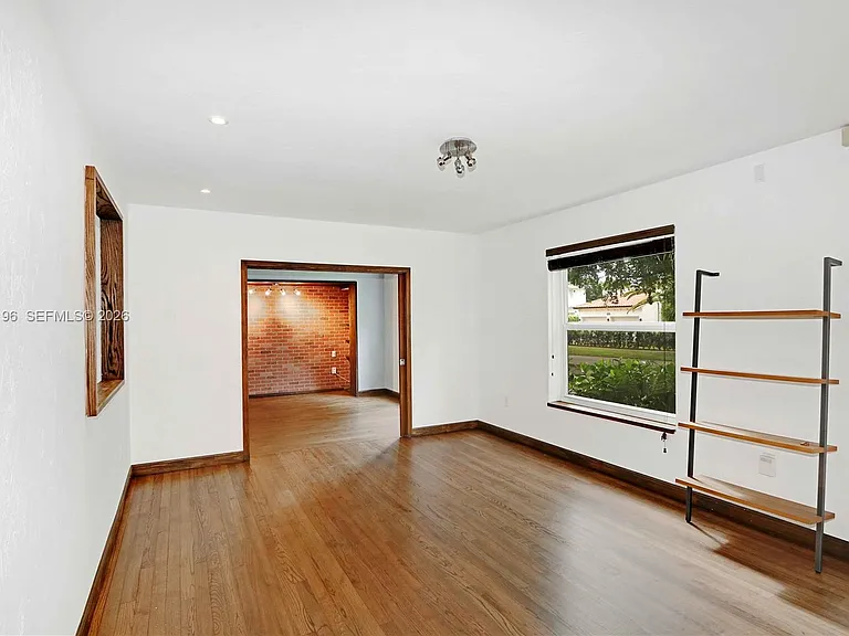 221 Camilo Ave — Photo 5