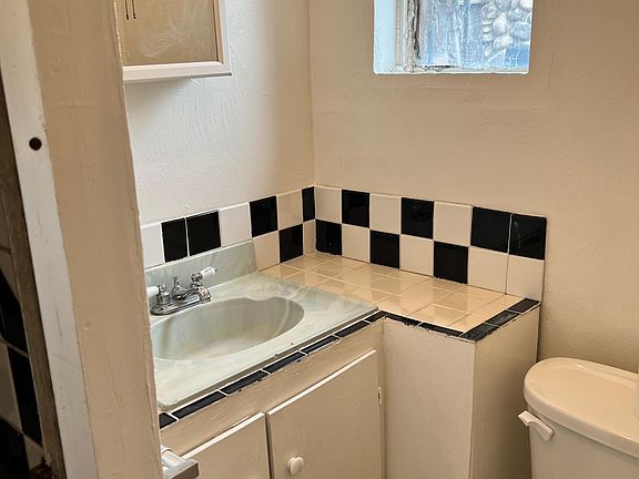 5th image of 6016 Boulder Hwy