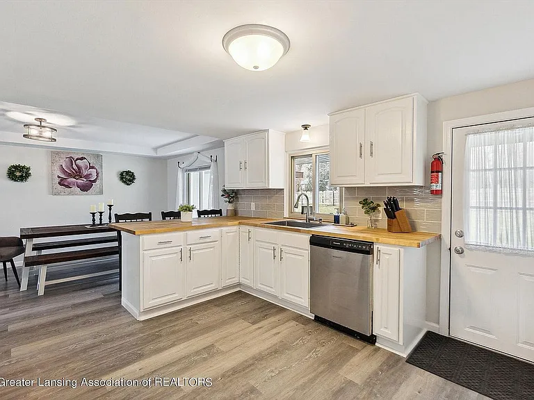 5953 Okemos Rd — Photo 4