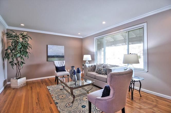 1st image of 318 Colville Dr