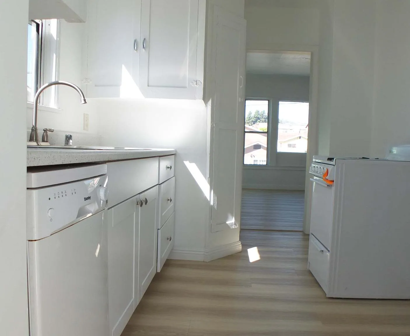 224 S Grand Ave — Photo 3