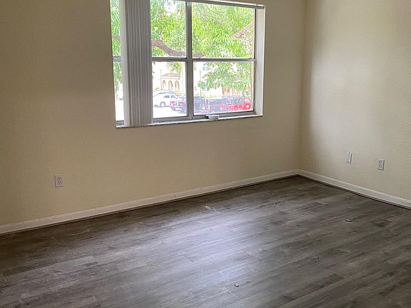 5th image of 10733 La Placida Dr APT 1