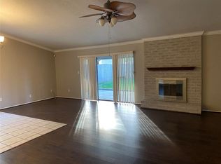 9511 Golden Wood Ln, Houston, TX 77086