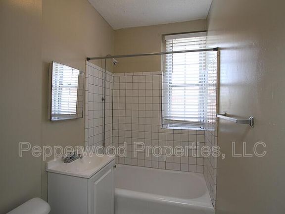 3rd image of 144 W Henry St #301