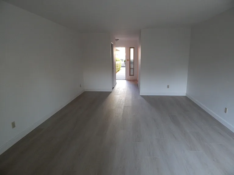 3339 Laguna Ave — Photo 7