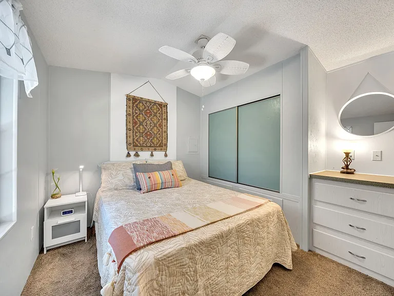 6 Shoreline Ct — Photo 1