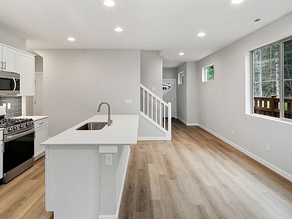 4th image of 12931 193rd Ave E