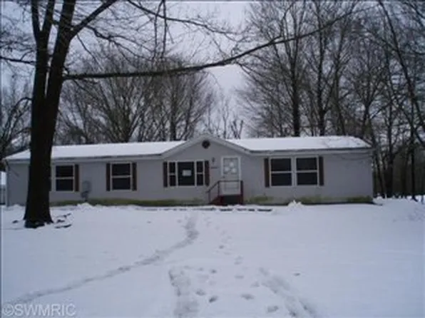 28419 12th Ave, Gobles, MI 49055