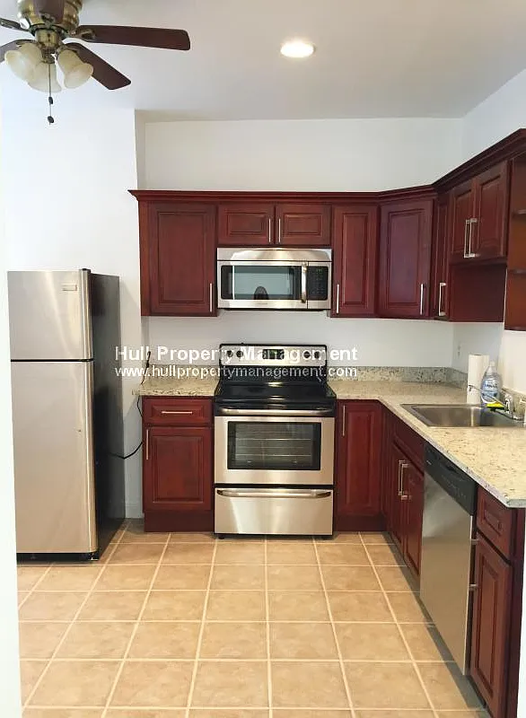 3 bed, 1.0 bath, 808 sqft, $3,000 — Photo 2