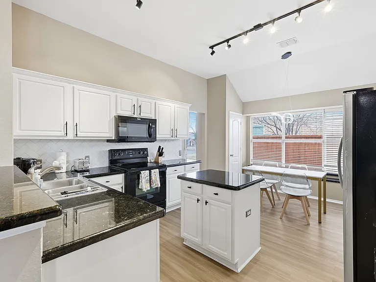 11304 Amber Valley Dr — Photo 16
