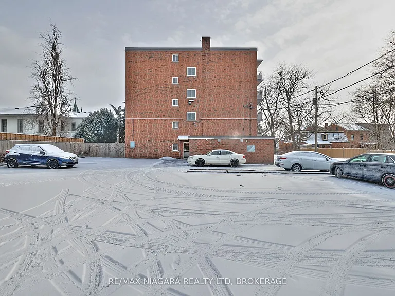 14 Norris Pl #404 — Photo 27