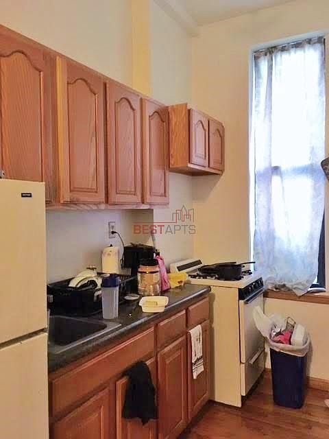 2nd image of 261 E 10th St #2