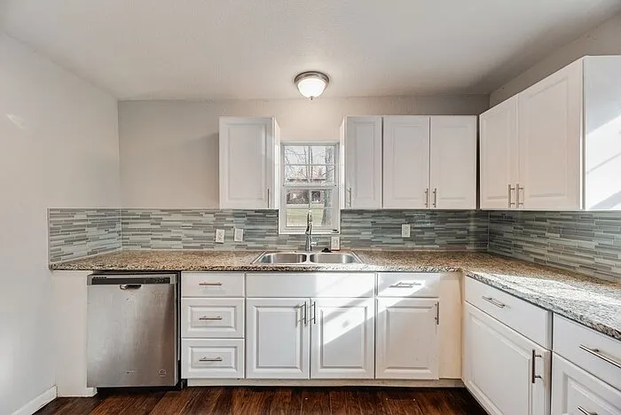 3 bed, 2.0 bath, 1216 sqft, $1,350 — Photo 3