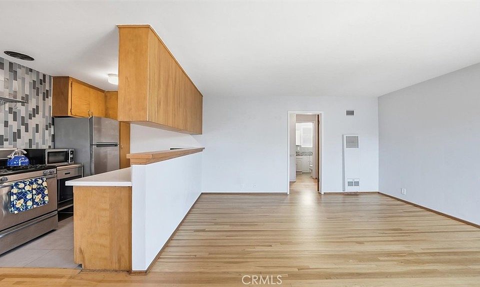 1st image of 1020 E 2nd St Unit 10