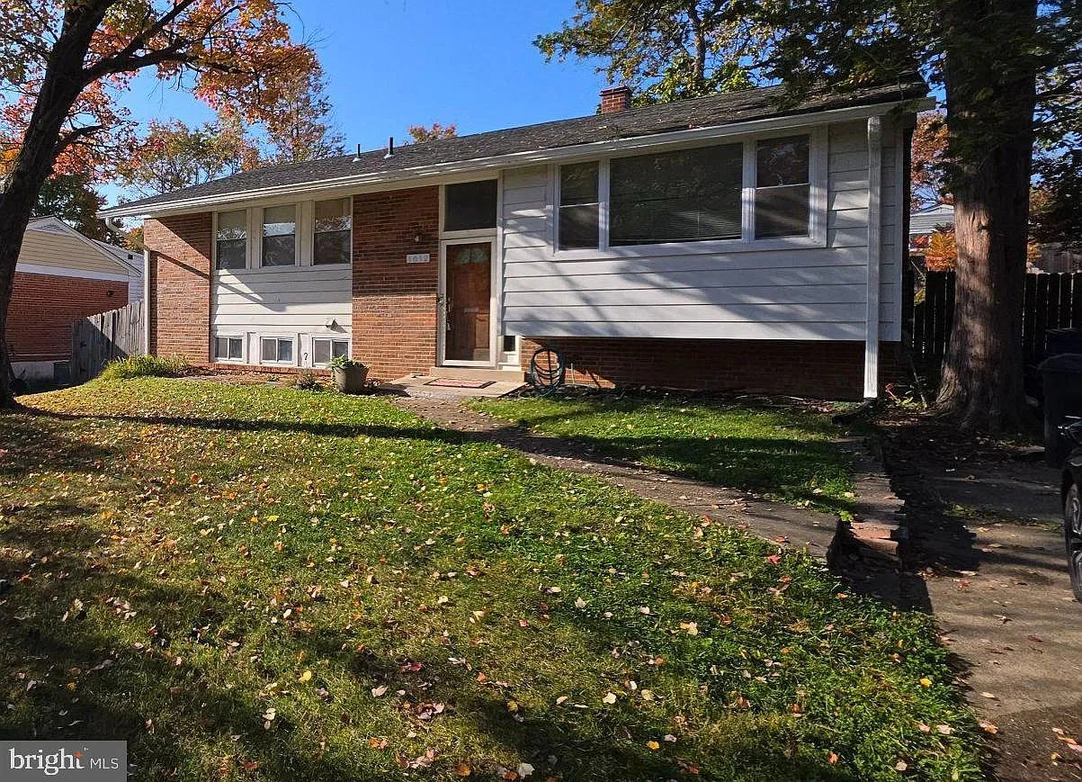 3 bed, 2.5 bath, 1834 sqft, $2,600 — Photo 1
