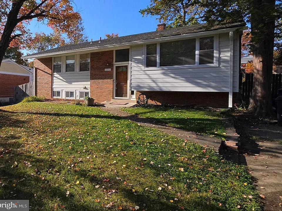 1012 Playford Ln