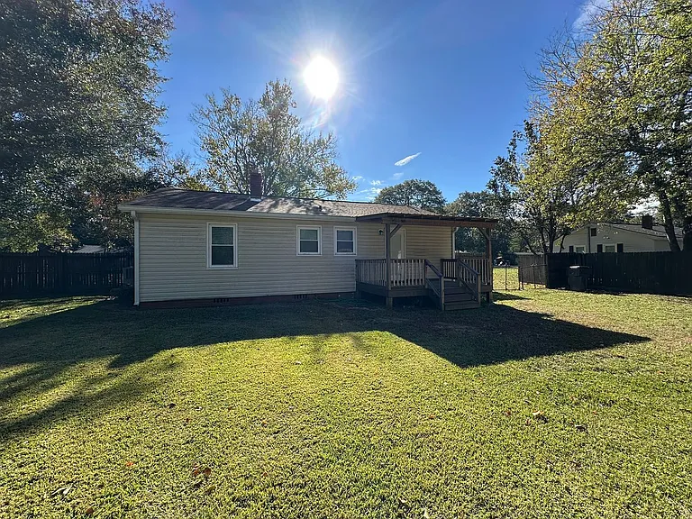 609 Pine Ridge St — Photo 16