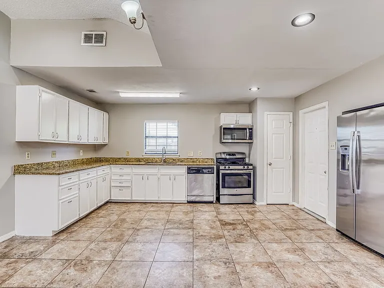6395 Crossway Dr — Photo 8