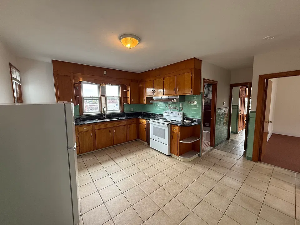 9 Shamrock St #3