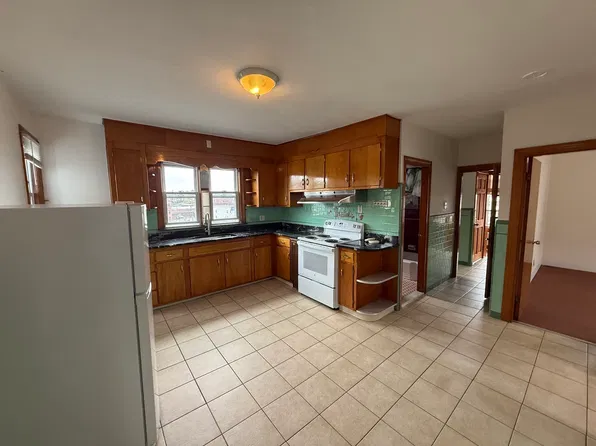 9 Shamrock St #3, Worcester, MA 01605
