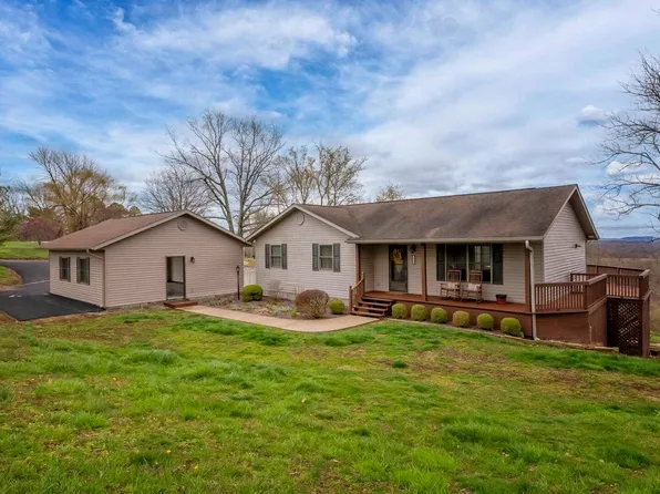 1145 Skyline Dr, Cobden, IL 62920