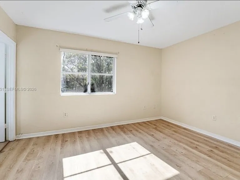 631 SW 10th St #1 — Photo 3