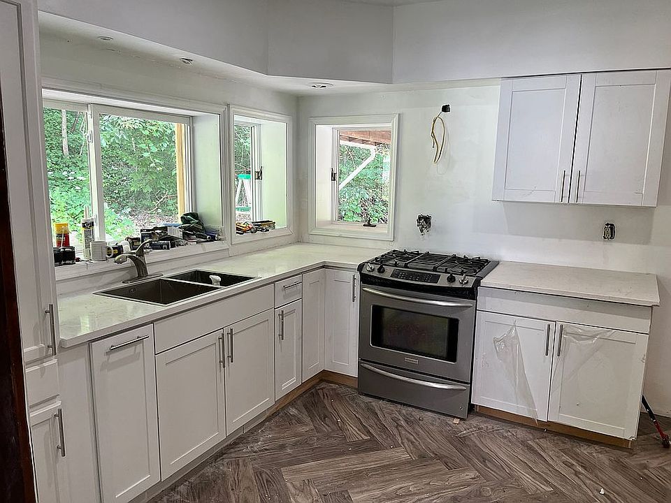 2nd image of 21 Bayless Ave