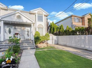 770 Drumgoole Rd W, Staten Island, NY 10312
