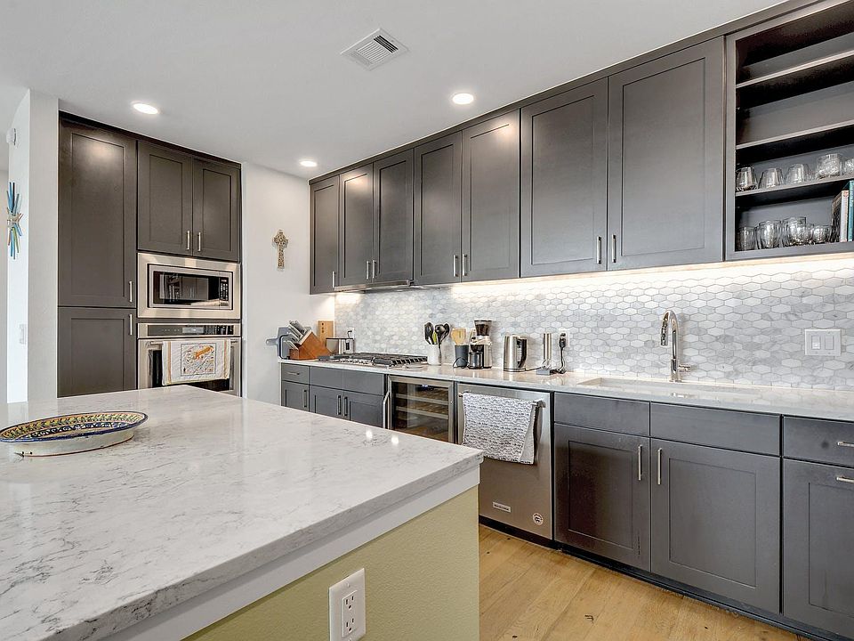 1st image of 900 S 1st St #401