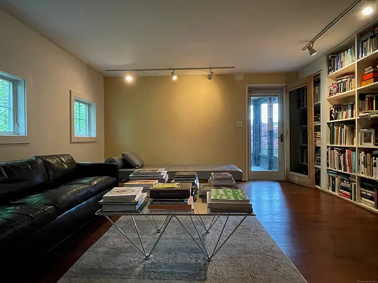 58 Wells Hill Rd — Photo 12