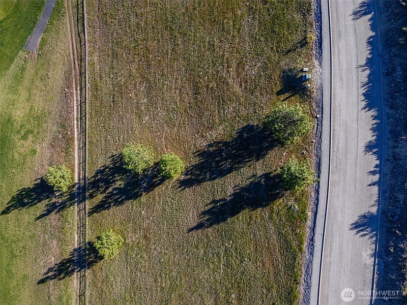 3rd image of 322 Paintbrush Road