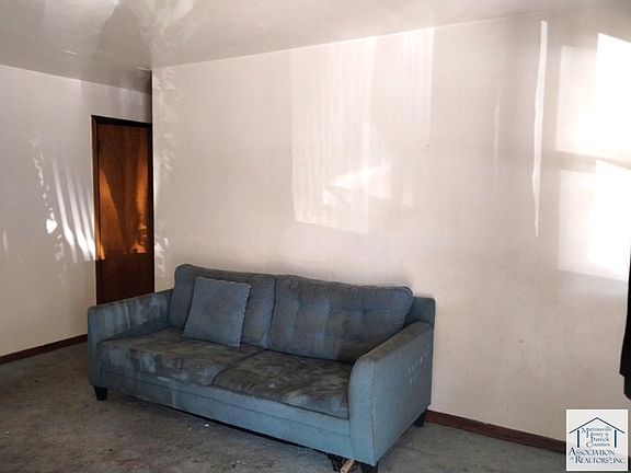 2nd image of 606 2nd St