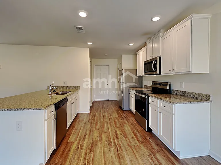 2058 Southlea Dr — Photo 3
