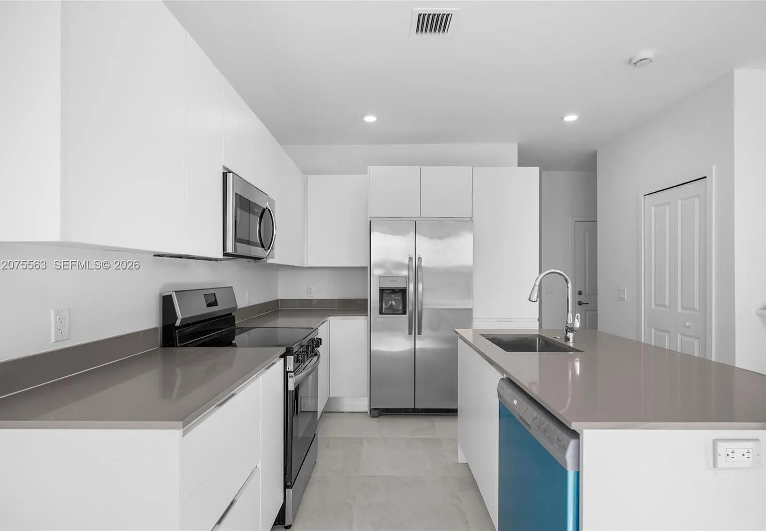 3 bed, 2.5 bath, 1558 sqft, $2,750 — Photo 1