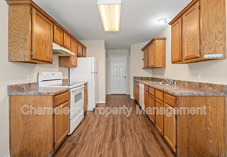 2910 Dawn Ct #C — Photo 2