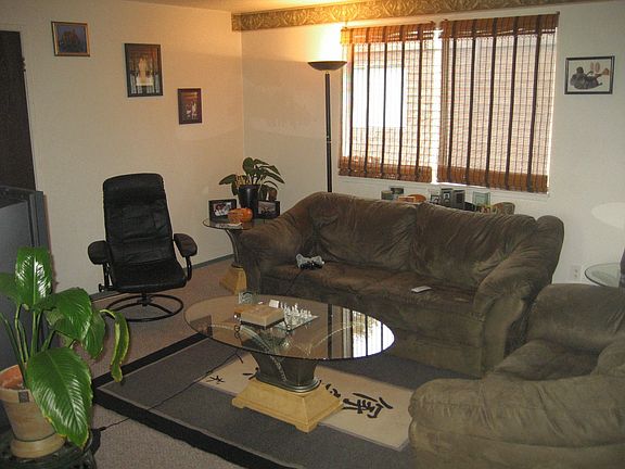 LIVING ROOM/ALL UNITS SAME SIZE