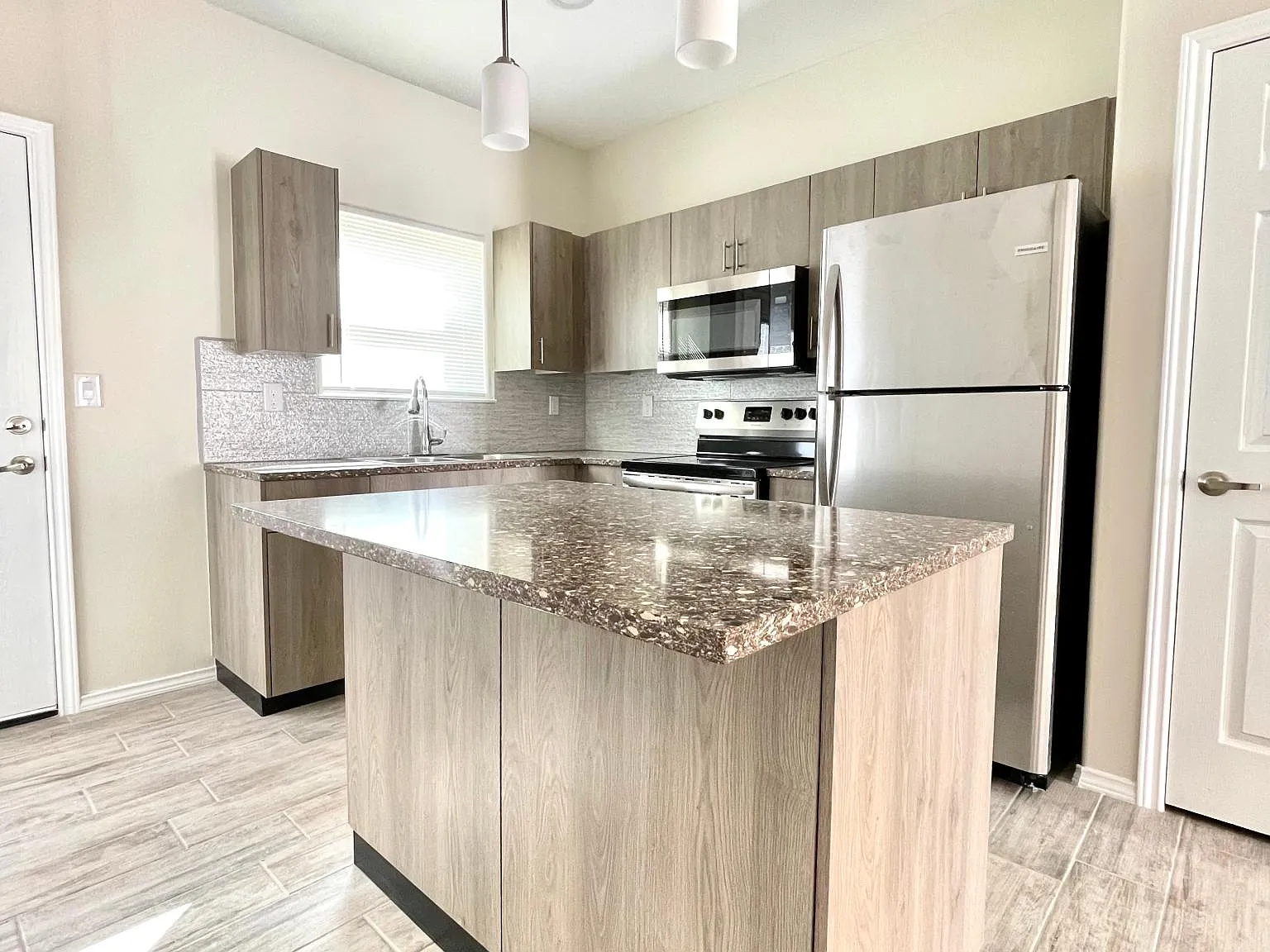 5203 N Hiawatha Dr — Photo 4