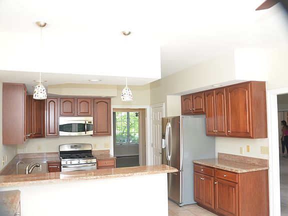 5th image of 756 Sunglow Dr