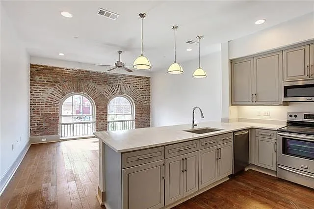 1 bed, 1.5 bath, 937 sqft, $1,725 — Photo 4