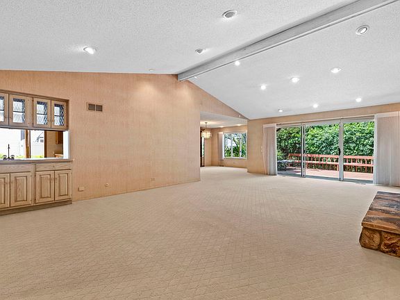 3rd image of 3230 Wilmette Ave